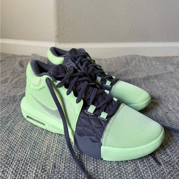 New with Box: Nike LeBron Witness VIII Box in Purple - Picture 5 of 11